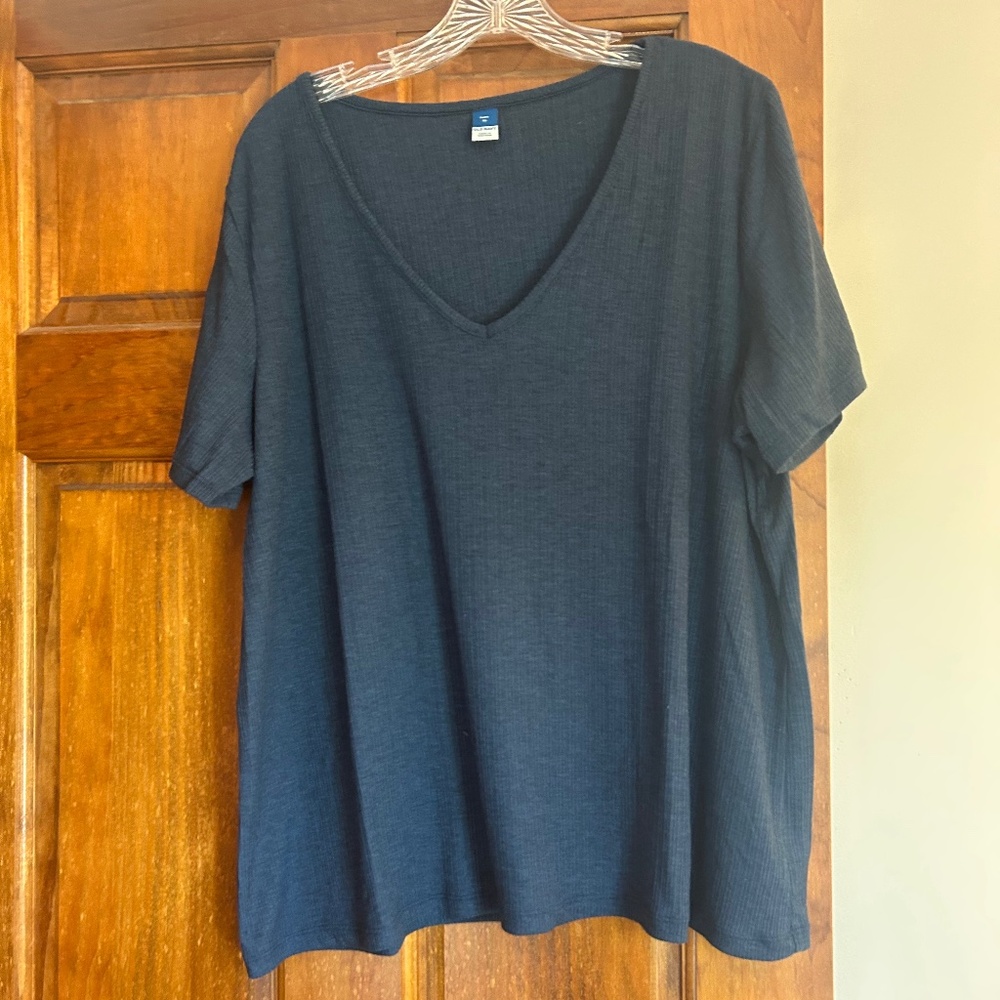 Women’s Old Navy t-shirt